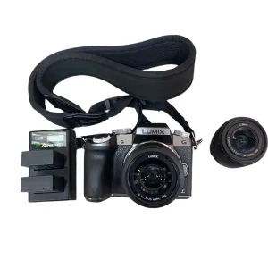 Panasonic Lumix DMC-G7 Camera Kit w/lens & batteries